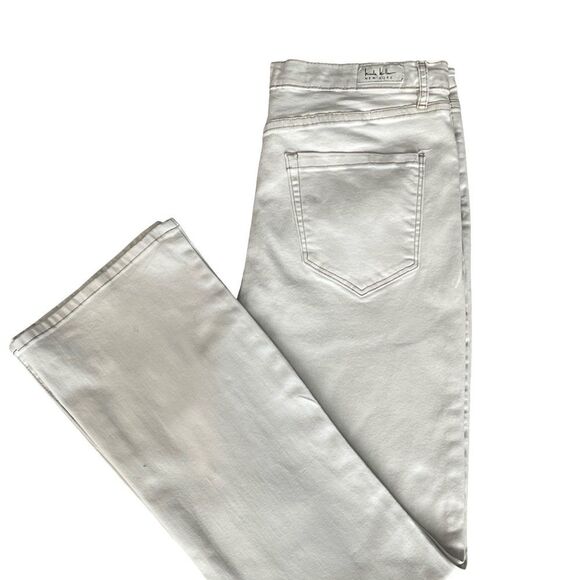 Nicole Miller Flare White Jeans High Rise Boot Cut
Color: Eggshell Size: 14 - Picture 7 of 11